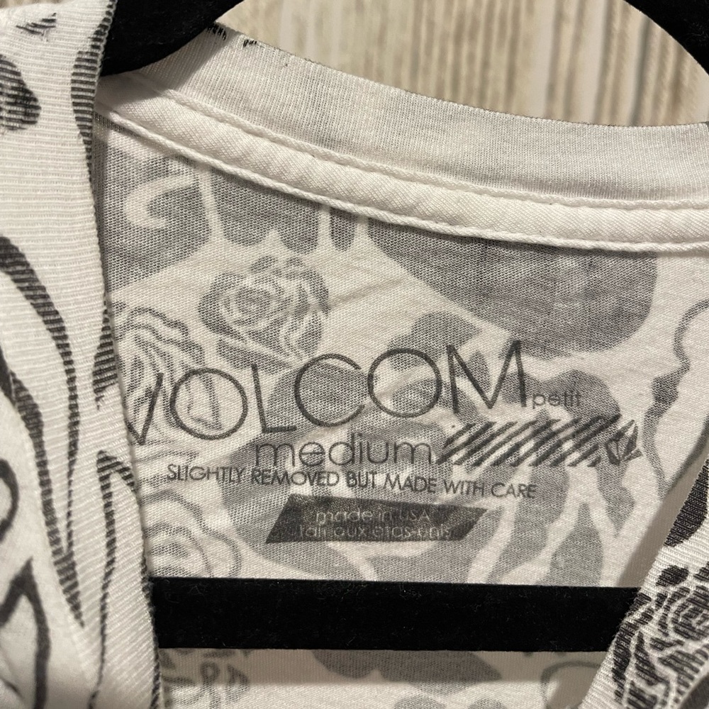 Volcom Roses & Bows Graphic Design Size M(Petit) - Picture 3 of 7